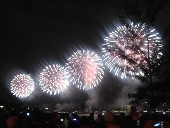 Saw fireworks on the boardwalks of Long Island City, Queens. Somehow I'd never been there before.